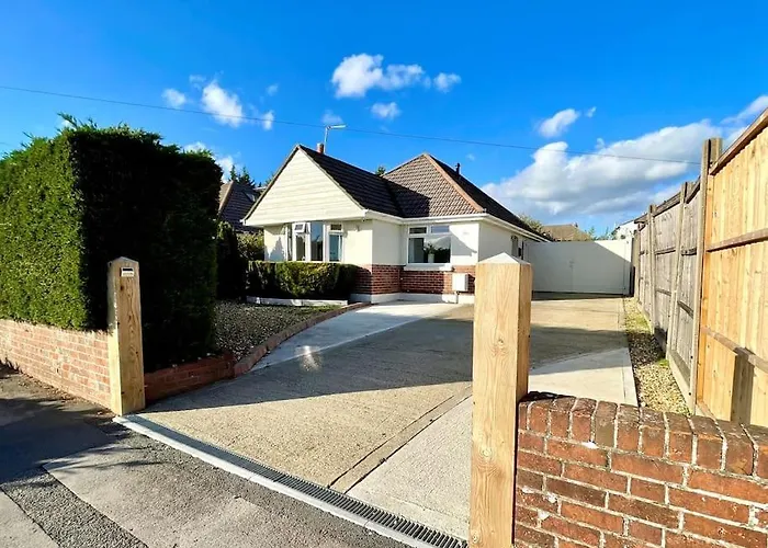 Modern, Central Bungalow With Large Garden