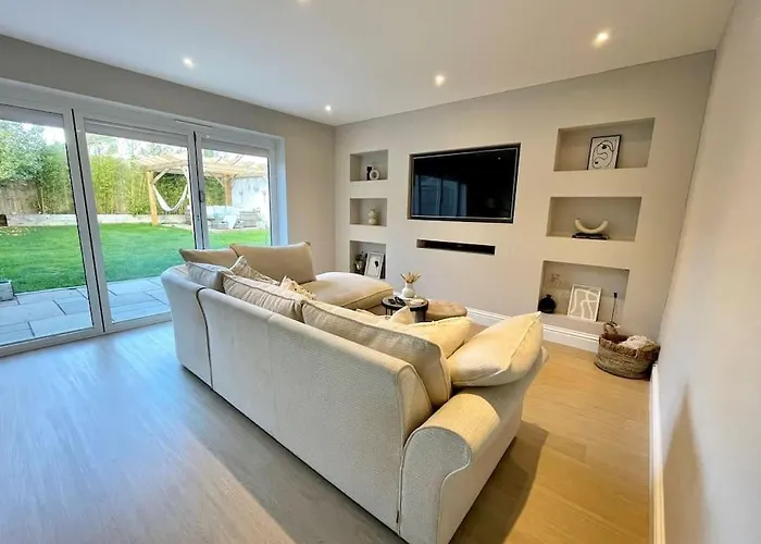 Modern, Central Bungalow With Large Garden
