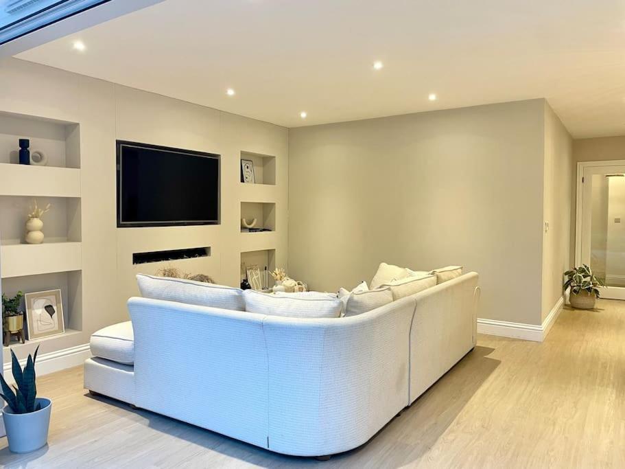 Modern, With Large Garden * Bournemouth