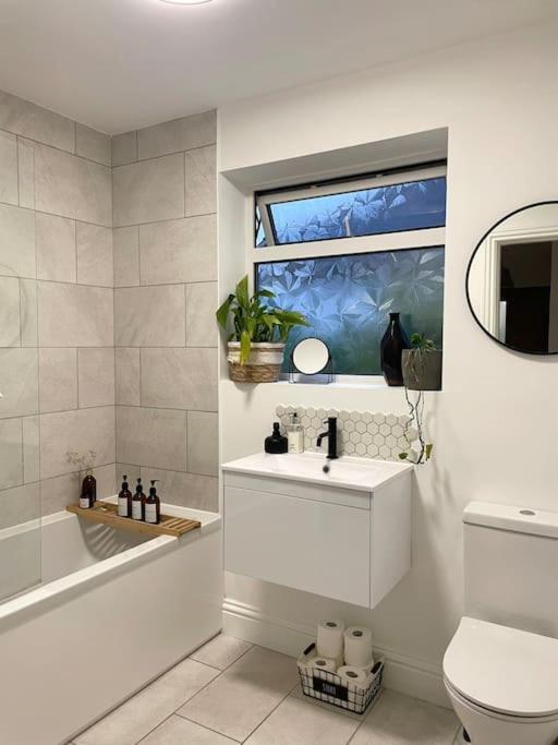 Modern, With Large Garden Holiday home *