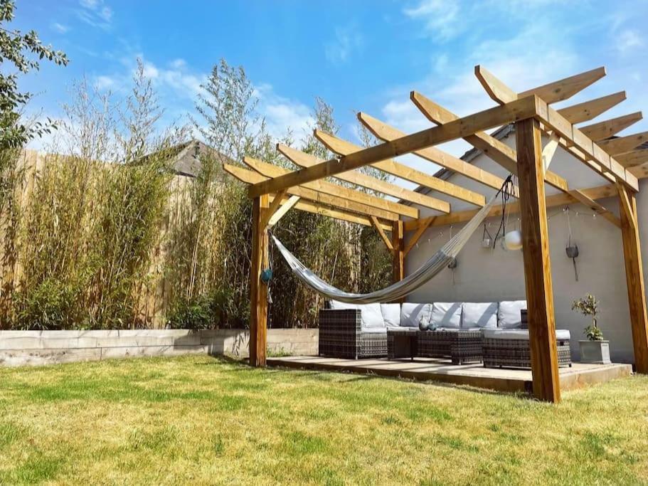 Modern, With Large Garden Holiday home