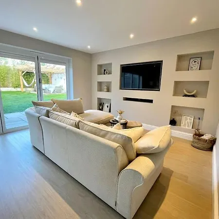 Modern, Central Bungalow With Large Garden Bournemouth Exterior photo