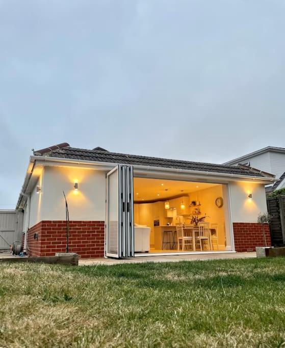 Modern, With Large Garden Holiday home
