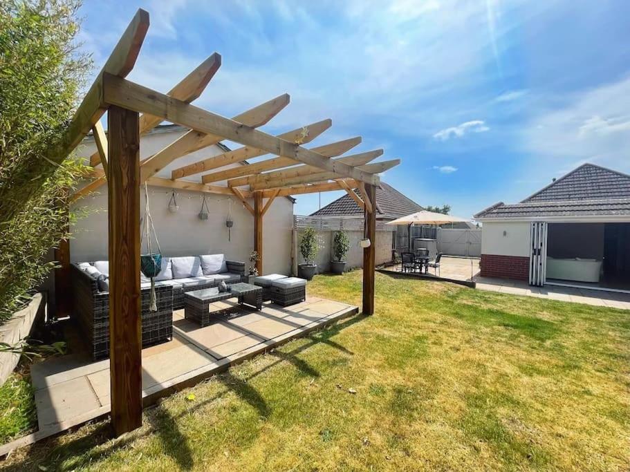 Modern, With Large Garden * Bournemouth
